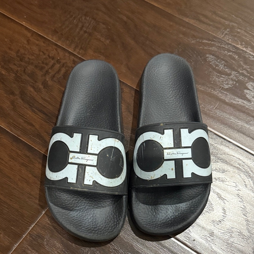 Salvatore Ferragamo Black and White Logo Slides